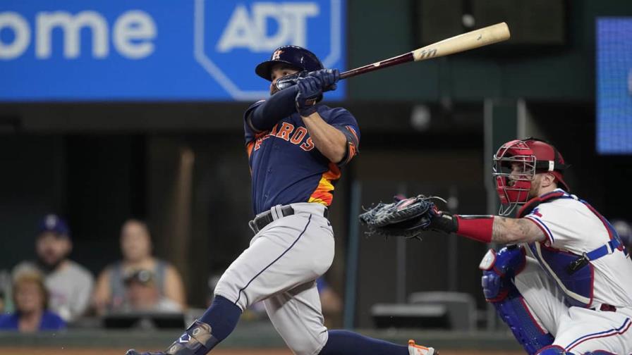 A punta de palos, los Astros asaltan liderato del Oeste, con 16 jonrones en 3 juegos ante Rangers