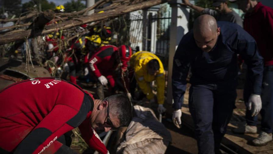 Aumentan a 40 las víctimas mortales de las inundaciones por un ciclón al sur de Brasil