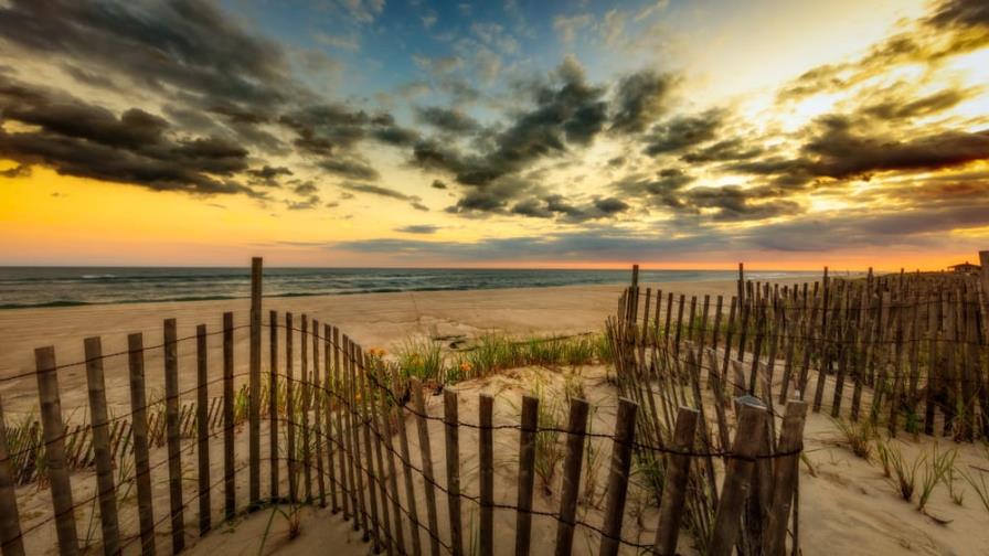 Hallan mujer muerta en una playa de Nueva York Hallan mujer muerta en una playa de Nueva York