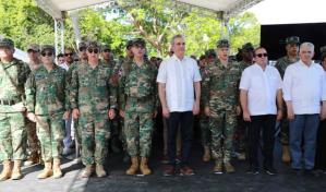 Abinader inaugura base aérea y tres destacamentos navales en Barahona 