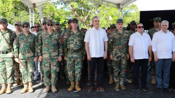 Abinader inaugura base aérea y tres destacamentos navales en Barahona