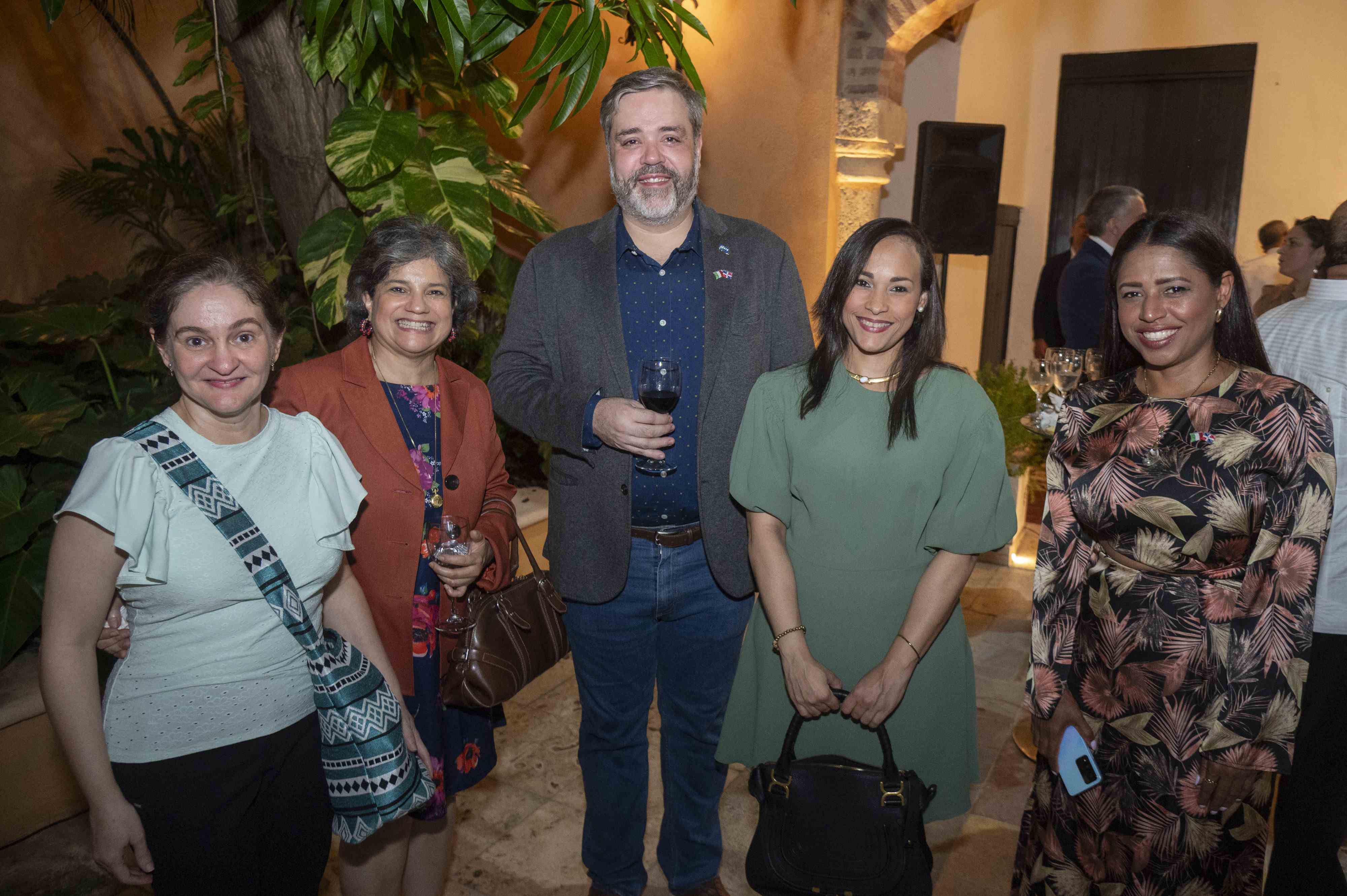 Khary Medina, Margarita Guzmán, Pablo Viñas Guzmán, Clara Aquino y Leticia Sánchez. 