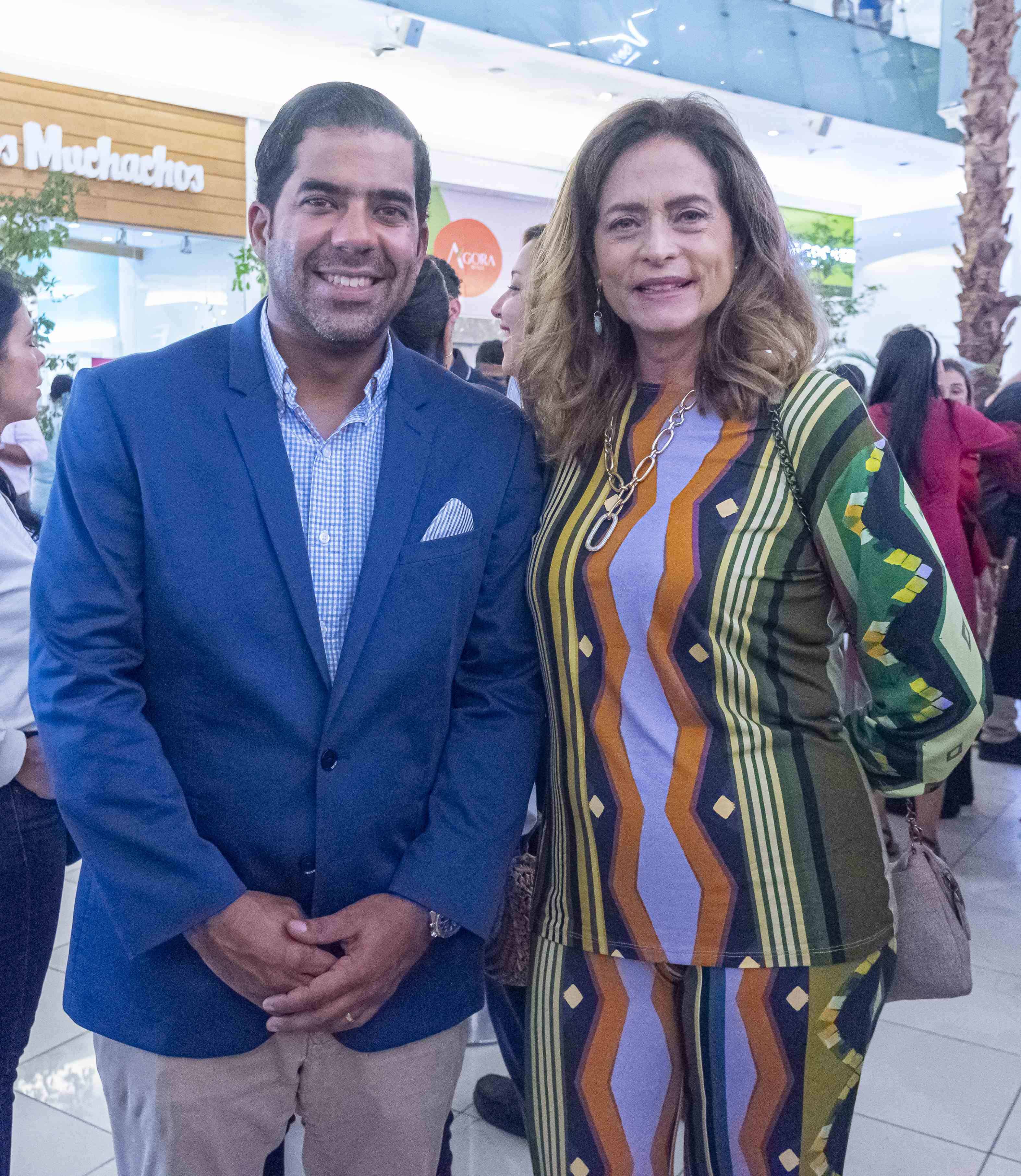 Juan Gabriel Díaz y Nonora Elmúdesi. 