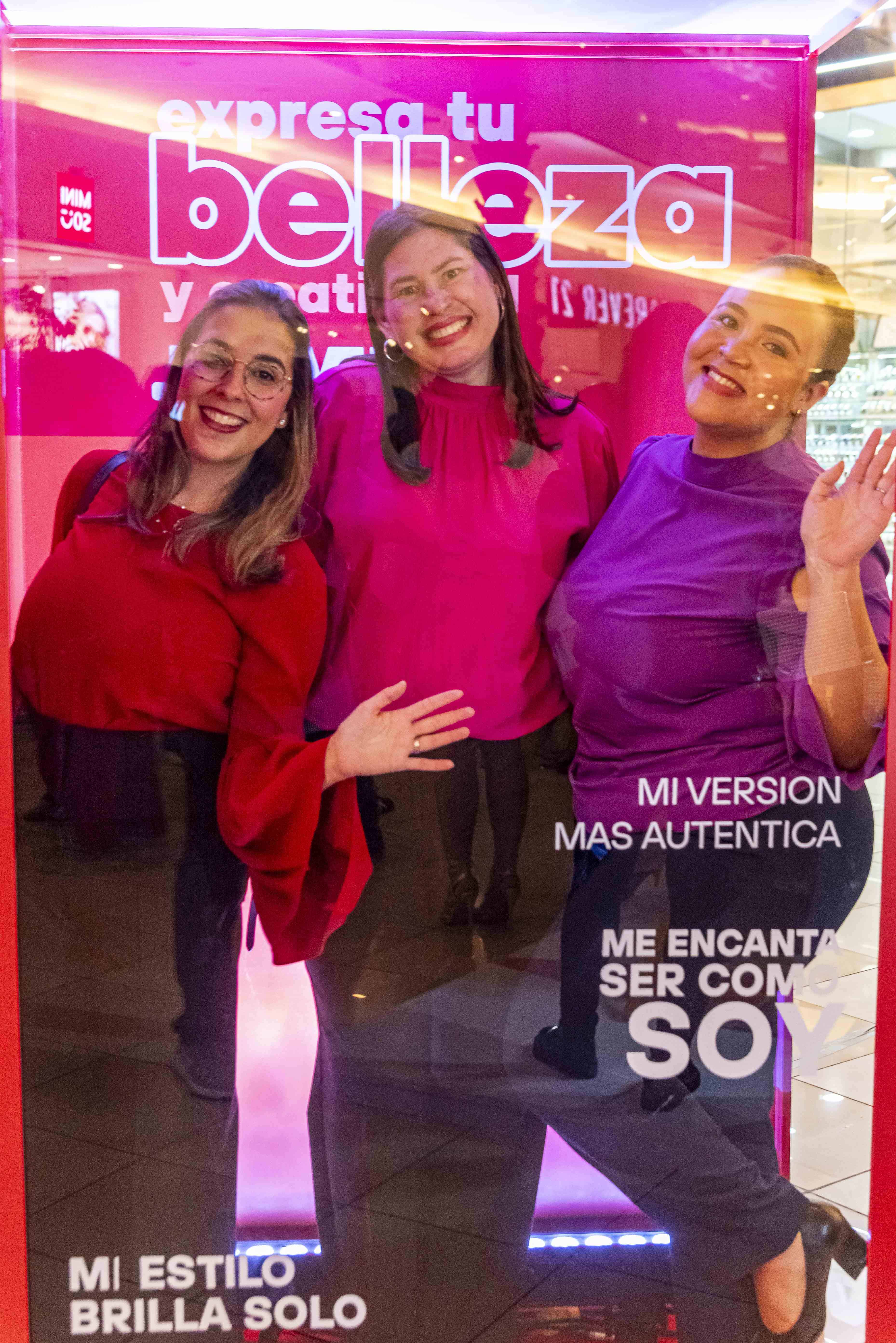 Amalia Vega, Carla González y Raquel Núñez.