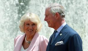 Carlos III y Camila rinden homenaje a Isabel II en Crathie Kirk