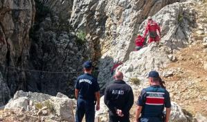 Expertos tratan de rescatar a un espeleólogo estadounidense atrapado en una cueva en Turquía