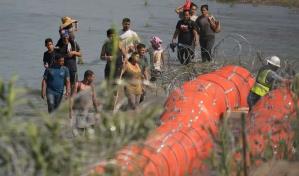 Un tribunal de apelaciones permite a Texas mantener boyas antimigrantes en el Río Grande