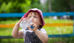 Ante el calor, advierten de no descuidar la ingesta de agua para evitar deshidratación