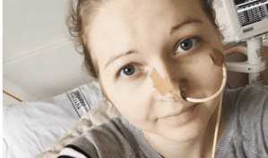 Mujer muere a causa de un raro trastorno luego de que su médico le dijera que su enfermedad estaba "en su cabeza"