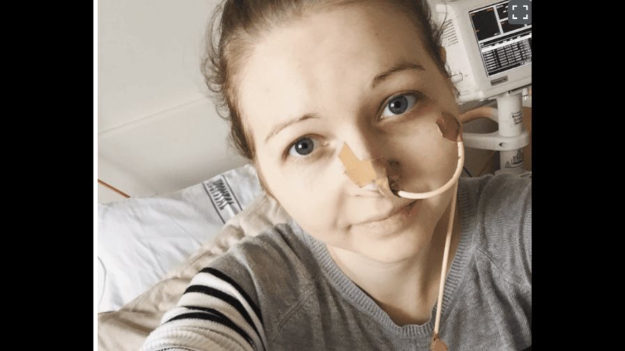 Mujer muere a causa de un raro trastorno luego de que su médico le dijera que su enfermedad estaba “en su cabeza”