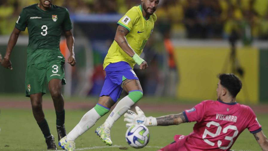 Neymar anota doblete para superar a Pelé como el máximo artillero de la Canarinha