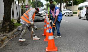 Intrant retira conos colocados de manera ilegal en calles de Santo Domingo