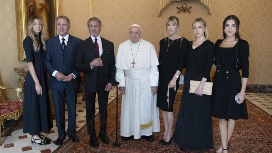 El papa recibe en el Vaticano a Sylvester Stallone: Hemos crecido con sus películas