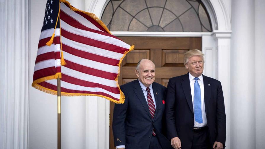 Trump preside cena de recaudación de fondos para gastos legales de Giuliani