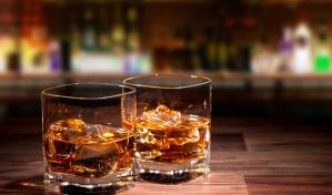 Clausuran un bar griego que recolecta bebidas no terminadas y las revend&iacute;an a otros turistas