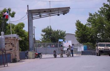 Se mantiene cerrado el paso fronterizo en Dajabón