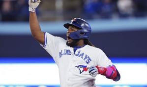 Guerrero impulsa dos y Toronto se aferra a un Wild Card