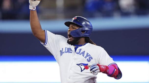 Guerrero impulsa dos y Toronto se aferra a un Wild Card