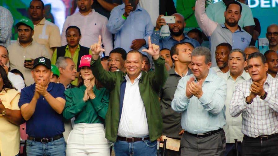 Leonel Fernández proclama a Carlos Guzmán como candidato alcalde de Santo Domingo Norte