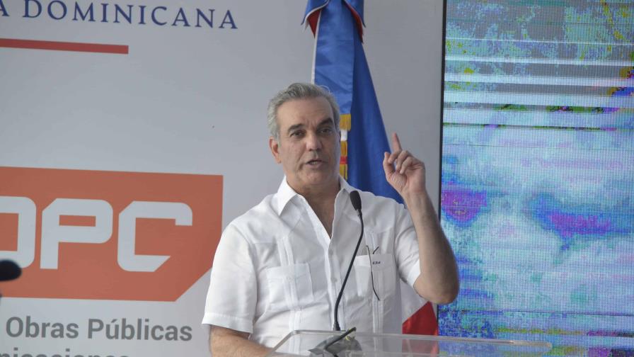 Abinader retoma la política en medio de crisis en la frontera