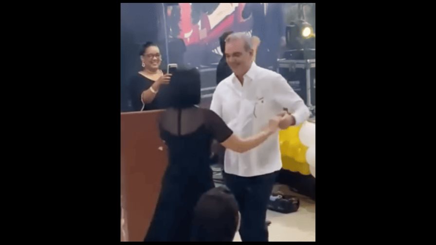 Video | Abinader baila con Raquel el tema usado por Leonel Subido en el palo