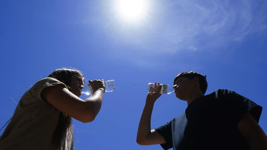 Temperaturas calurosas y lluvias por onda tropical dominar&aacute;n el clima este lunes