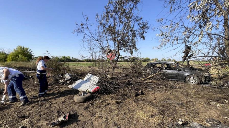 Dos muertos y tres heridos al caer avioneta en show aeronáutico en Hungría