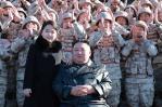 Kim Jong-un se fotografía con milicias entre especulaciones sobre posible viaje a Rusia