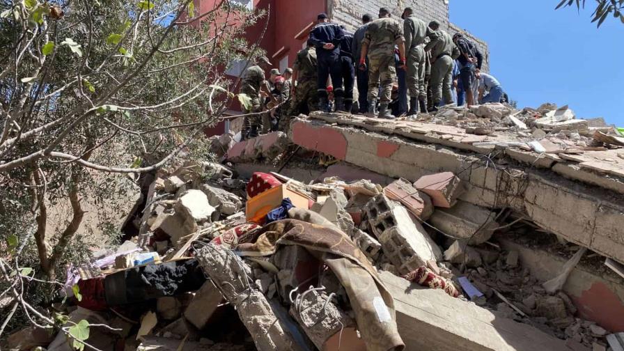 Despega hacia Marruecos el primer equipo de rescate español con 56 militares y 4 perros