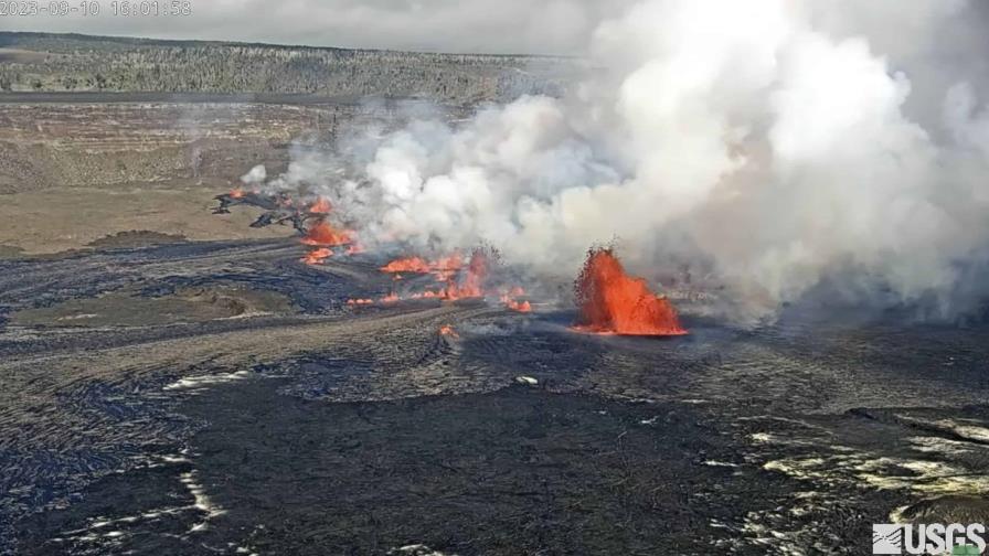 El volcán hawaiano Kilauea entra en erupción tras casi dos meses de silencio