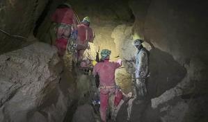 Rescatan a espeleólogo estadounidense tras nueve días en una gruta en Turquía