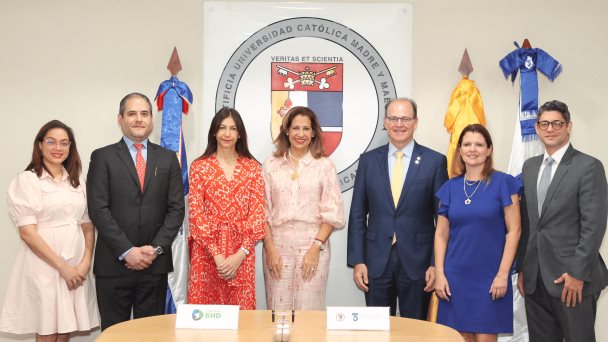 Fundación Madre y Maestra y Fiduciaria BHD acuerdan estructurar fideicomiso para becas