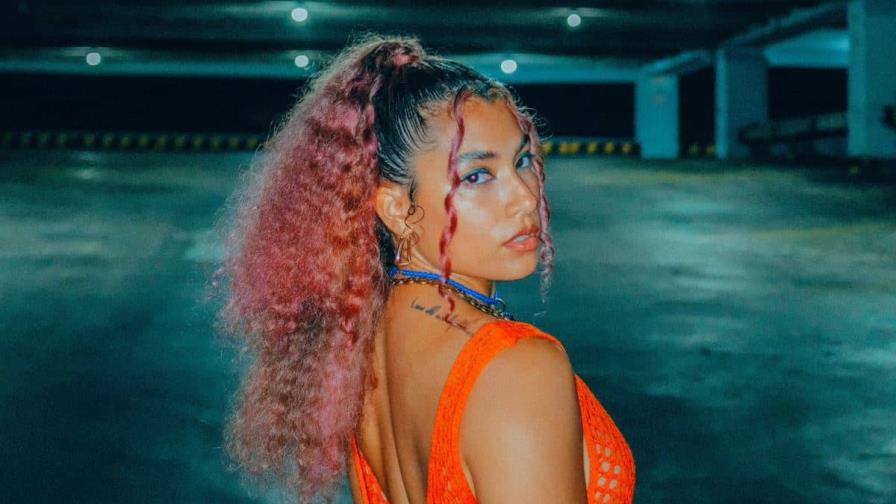 La cantante dominicana Letón Pé fusiona géneros en su nuevo EP Rojo Rubí