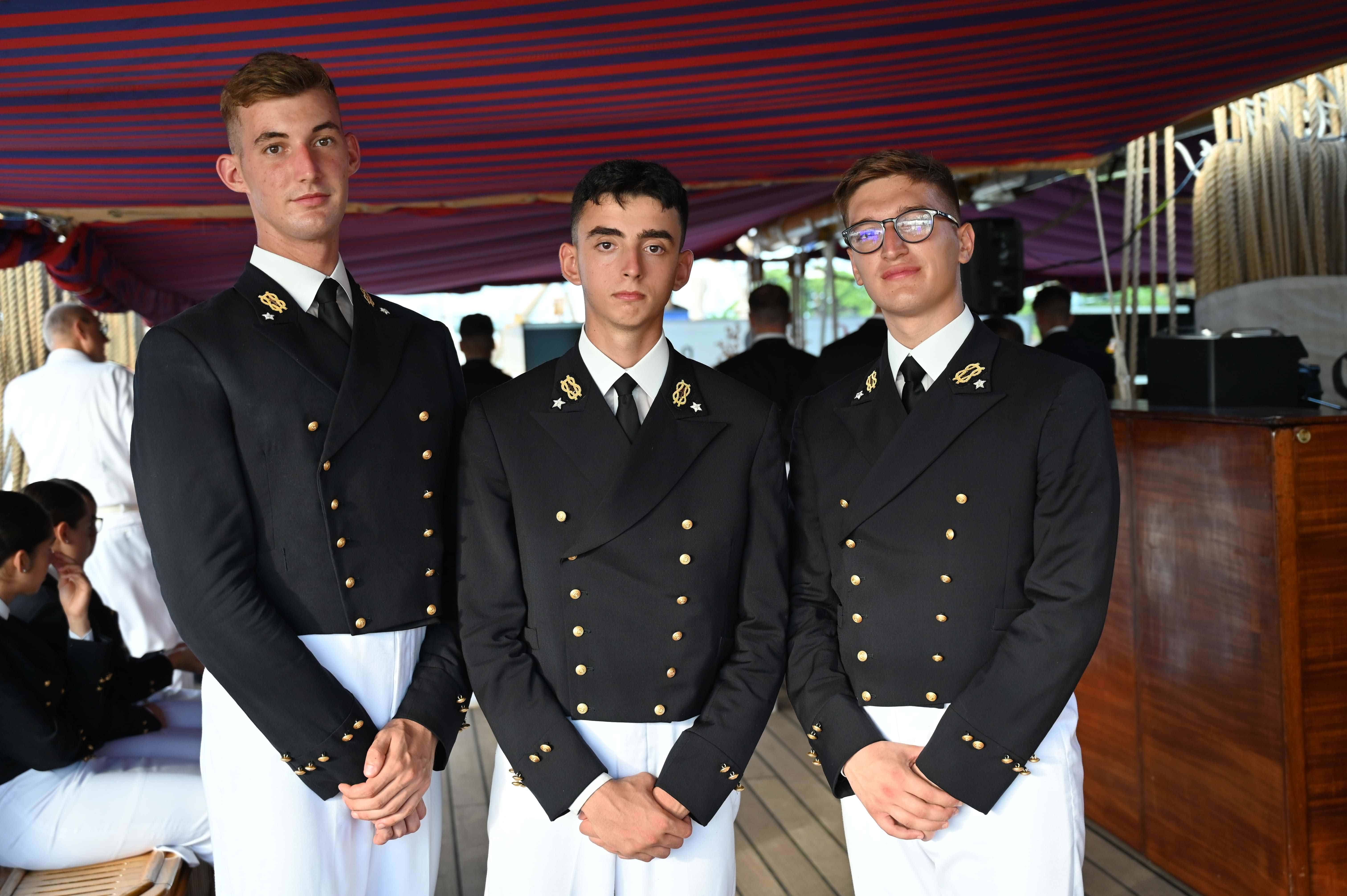 Los cadetes Lorenzo Morando, Bruno San Germano y Domenico Carmelo.