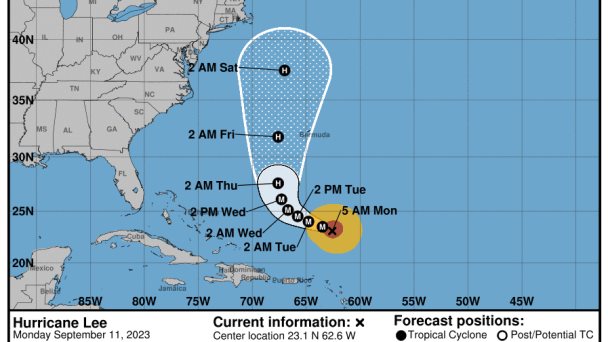 Huracán Lee avanza por aguas abiertas y provoca grandes olas en el norte del Caribe