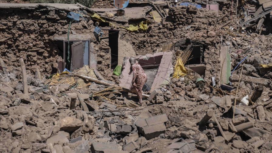 Nuevo balance de muertos por el terremoto: 2,681, de los que 2,530 murieron sepultados
