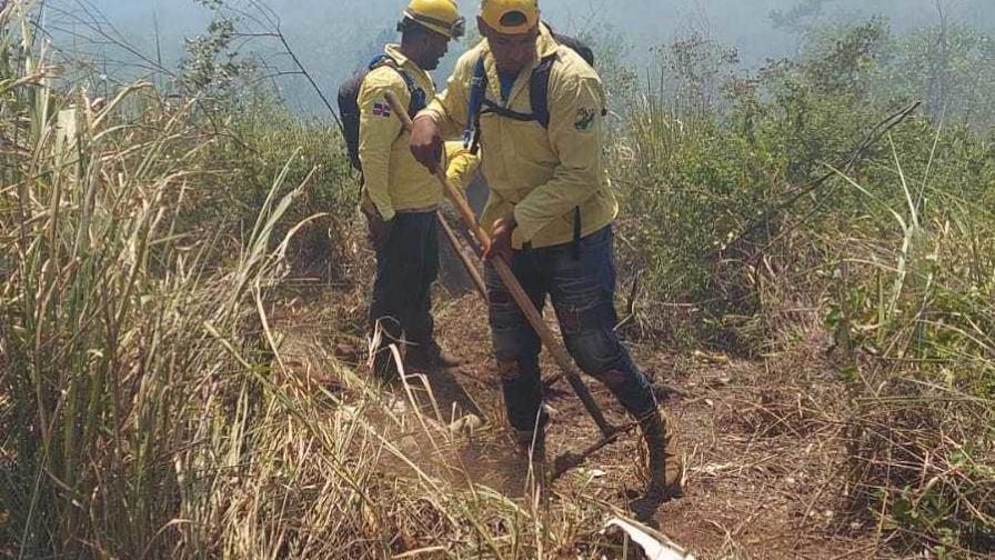 Reportan incendio forestal en Loma de Guaigüí fue controlado en 100%