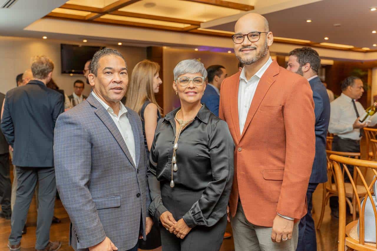 Deivi Castillo , Josefina Patron y&nbsp; Ma´ximo Patin~o.