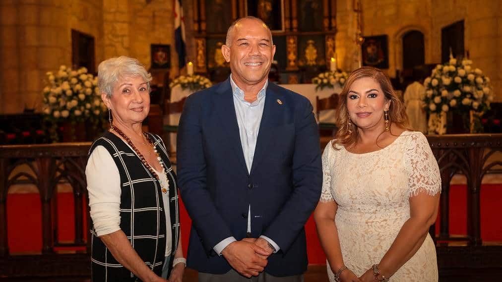 Elfida Sánchez, José Vicente Ruíz y Luz Almanzar.