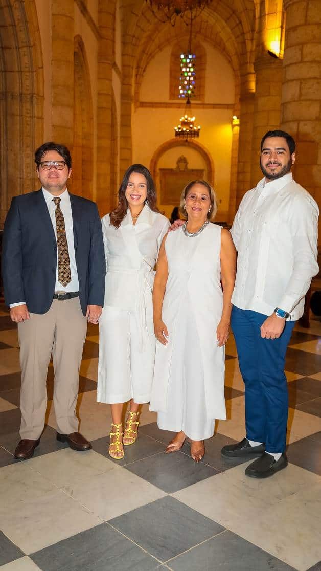 Huberto Bogaert González, Luisa Bogaert González, Dra. Luisa González de Bogaert y José Compres González.