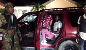 Migración apresa otro vehículo conducido por un dominicano con 13 haitianos ilegales en el 15 de Azua