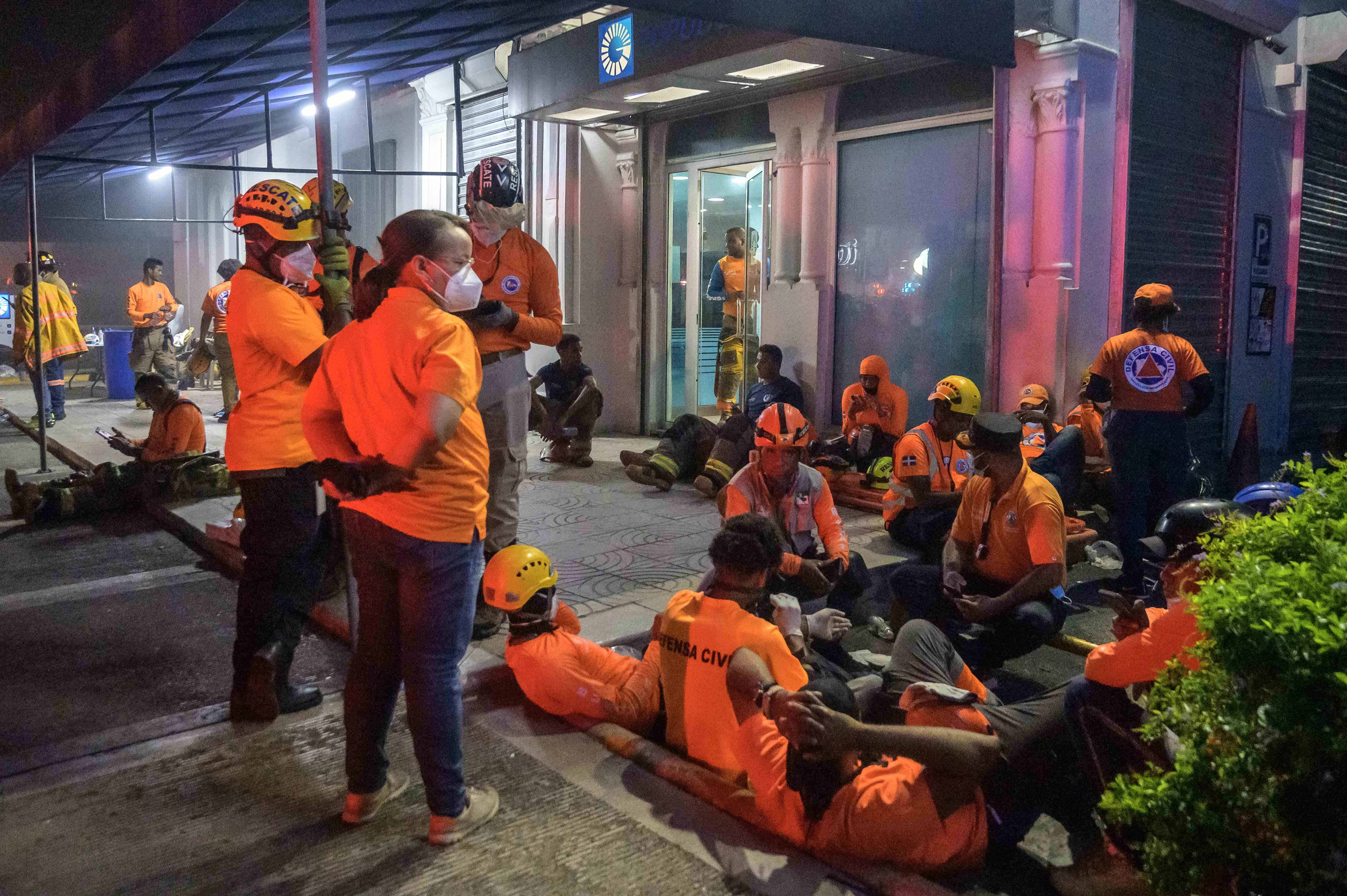 El cansancio de los bomberos y las fuerzas que tenían que sacar para poder continuar sofocando el incendio. 