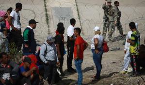 Migrantes varados en el norte de México arriesgan sus vidas por su deseo de llegar a EE.UU.