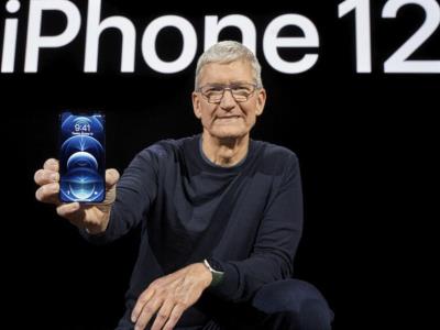 Donald Trump dice instó a Apple a fabricar productos en EE. UU.