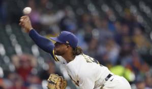 Peralta luce en la lomita; Cerveceros se imponen a Marlins