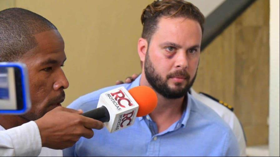 Liberan a cubano acusado de golpear agente de la Digesett