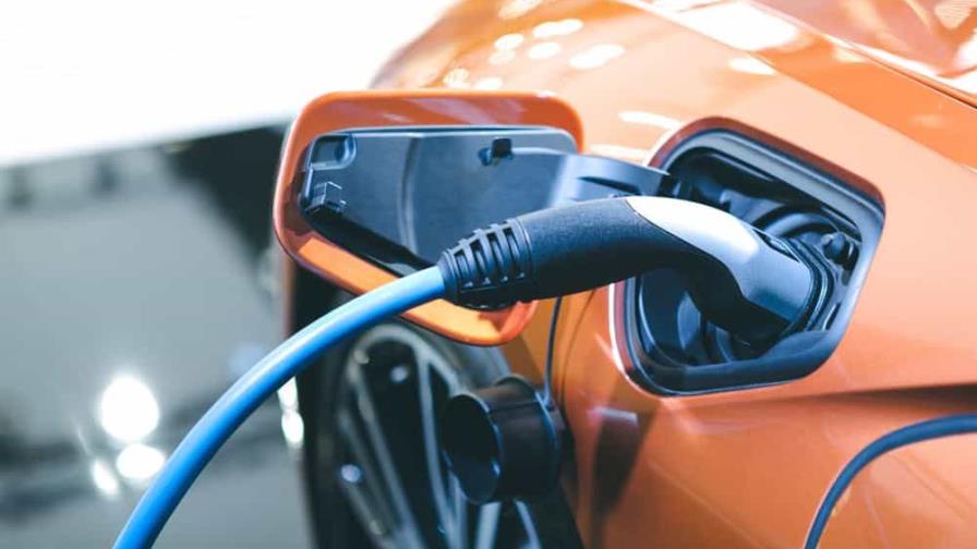 Empresas chinas dicen que su ventaja en coche eléctrico es por innovación y no subsidios