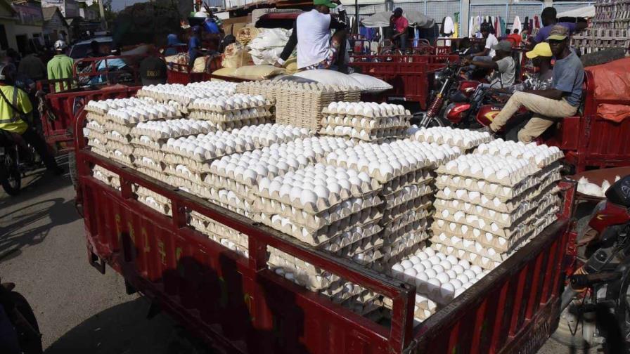 Productores bajan precio de los huevos ante poca demanda por cierre del mercado fronterizo