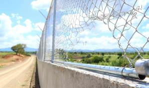 Cortan malla ciclónica en tramo de la verja fronteriza en Dajabón