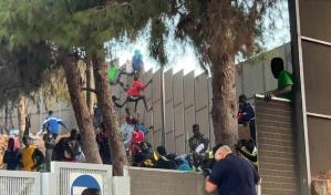 Una isla italiana en apuros ante oleada de migrantes que duplic&oacute; su poblaci&oacute;n